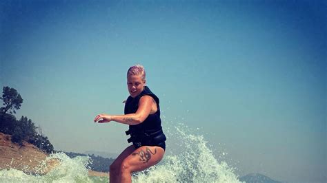 Pink, 43, Celebrates Her ‘Thunder Thighs’ on Instagram .